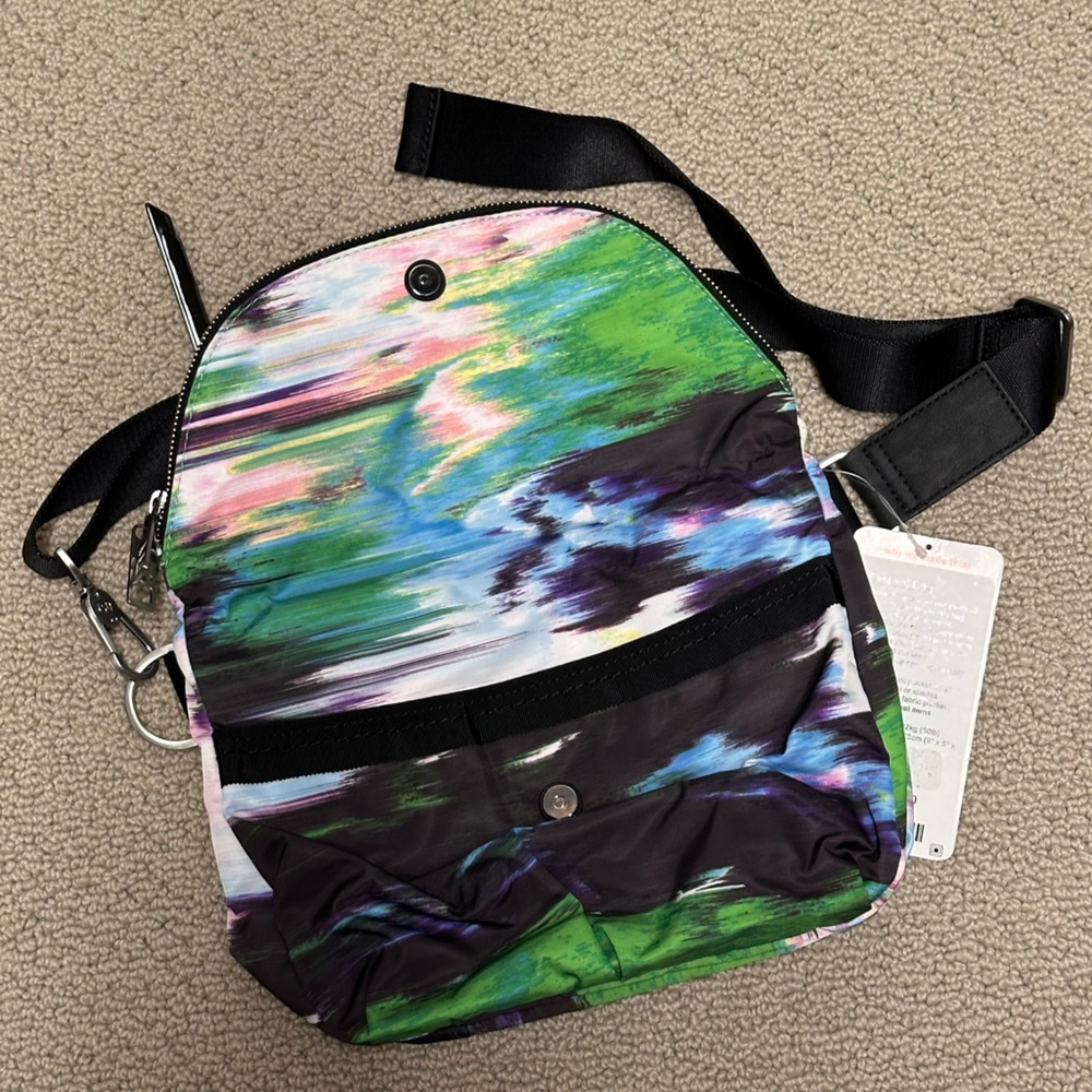Lululemon Festival Bag (NWT) - Picture 4 of 12